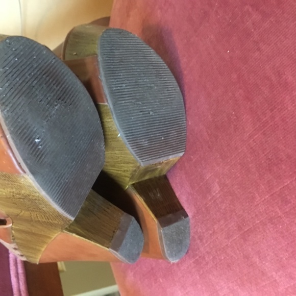 Guess wood wedges. Amazing gorgeous wood heels 😍 - Picture 4 of 5